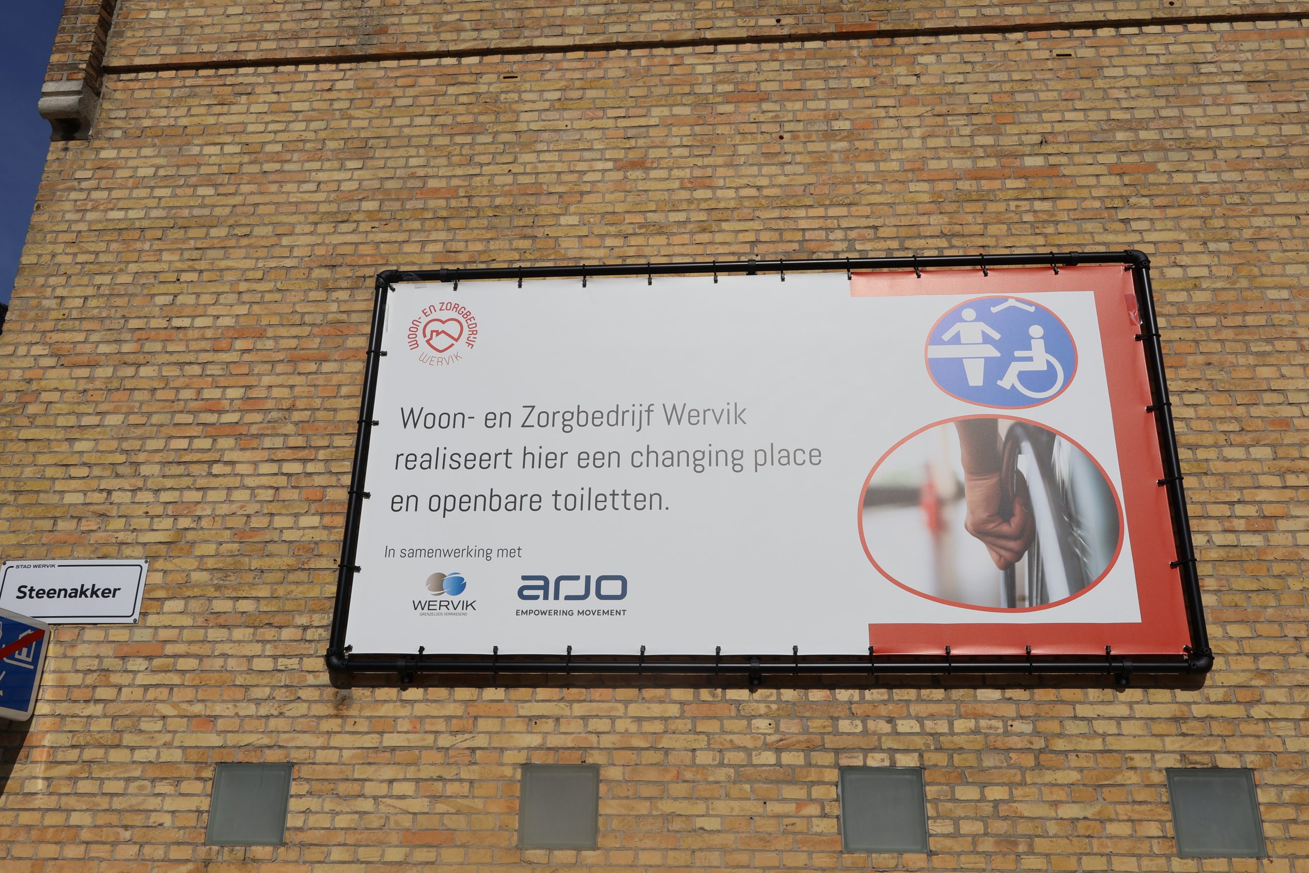 260304 Gevel Sint Jan Met Spandoek (4)