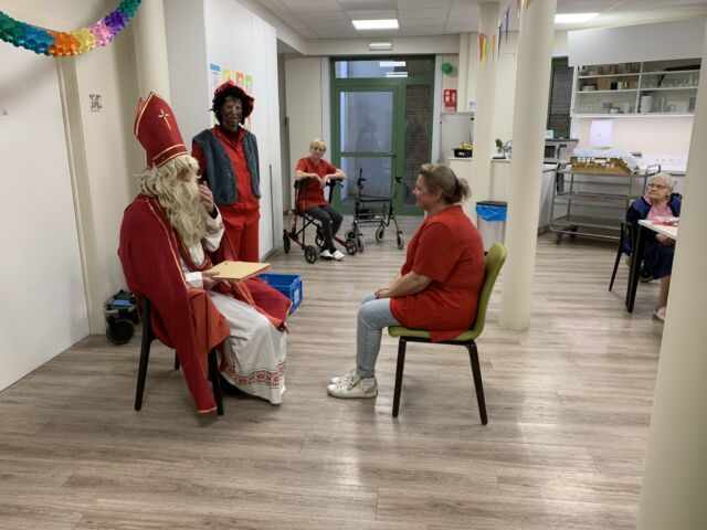 Ook dit jaar bracht Sinterklaas een bezoek aan Groepswonen De Compagnie!!  #wzbw #woonenzorgbedrijfwervik #wervik #geluwe #groepswonen #decompagnie #sinterklaas #piet #schoentje #6december #chocolade