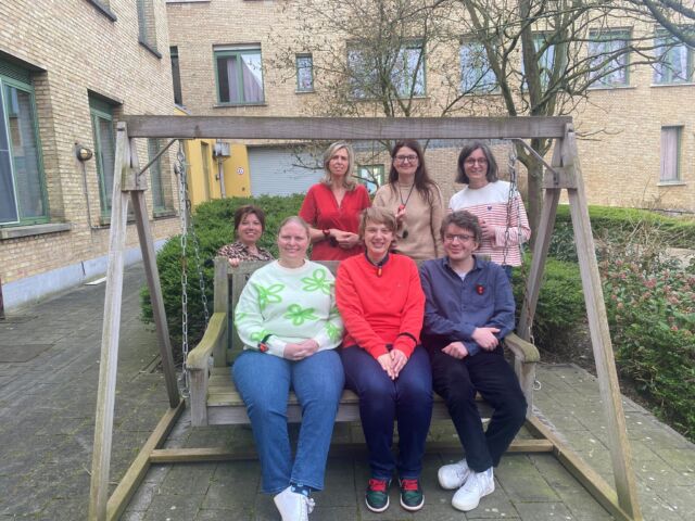 Op de Dag van WZBW zetten we alle personeelsleden, letterlijk, in de spotlights!  #wzbw #woonenzorgbedrijfwervik #wervik #geluwe
