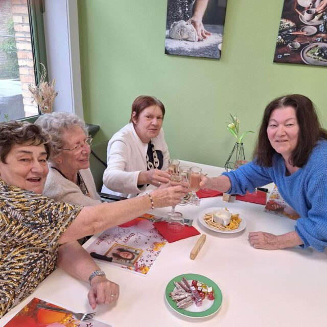 Dit keer klinken we op Lorie 🥂
Van harte proficiat met je verjaardag! 🥳  #wzbw #woonenzorgbedrijfwervik #wervik #geluwe