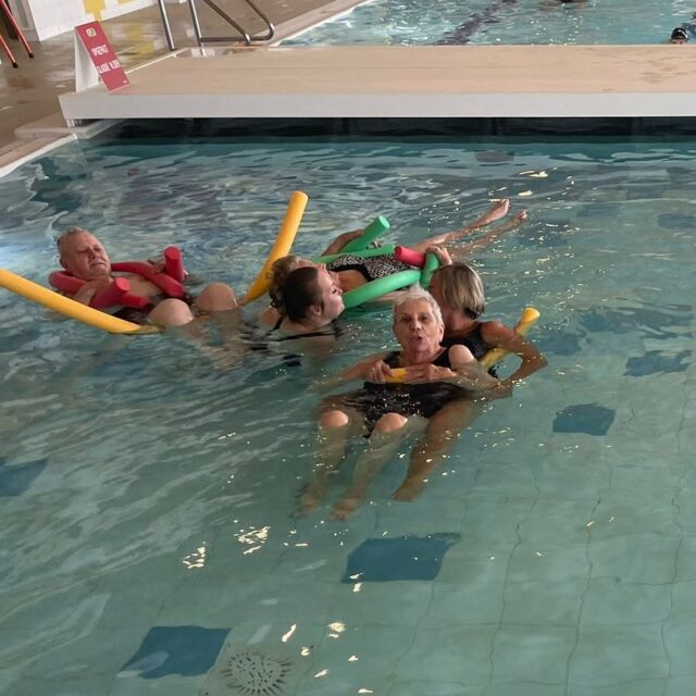 We zetten zwemmend en met een ijsje het weekend in!!