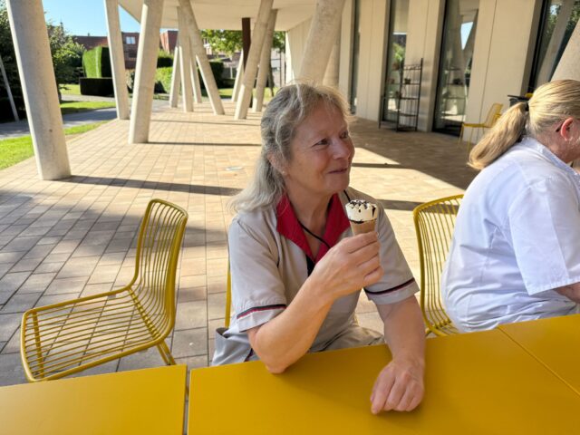 Lindsey schreef ons in voor een wedstrijd… en we wonnen! 🎉
Als beloning kreeg elk personeelslid een gratis ijsje 🍦