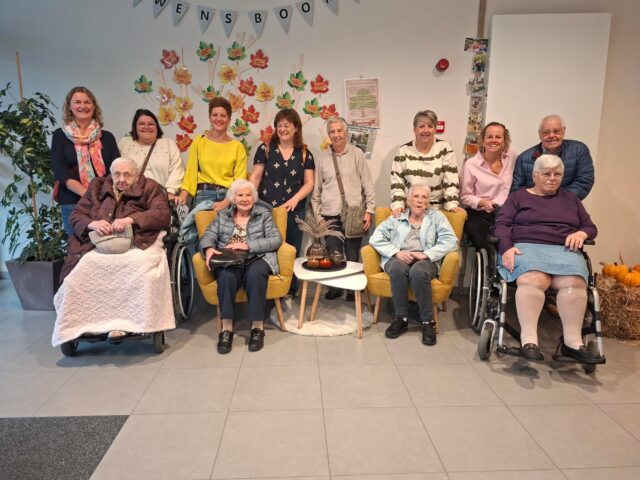 Nog een groep zeetoeristen van WZC Het Pardoen staat klaar om te vertrekken!!!