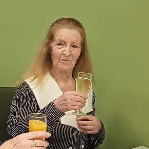 Opnieuw feest in De Compagnie want Georgette was jarig! 
Van harte proficiat 🥳  #wzbw #woonenzorgbedrijfwervik #wervik #geluwe