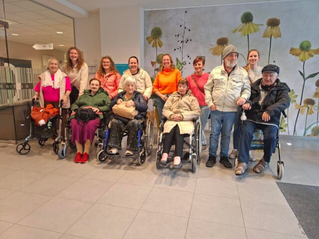 En ook de laatste groep is vertrokken. Lekker dik ingeduffeld, maar dolenthousiast!!
