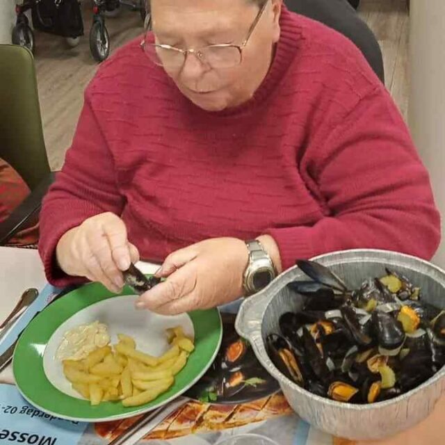 Een terugblik op ons mosselfestijn. 
De bewoners van De Companie genoten ten volle van lekkere mossels met frietjes.  #wervik #geluwe #wzbw #woonenzorgbedrijfwervik