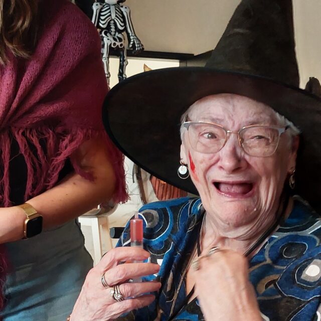 🎃 Halloween Throwback! 👻
Drie weken geleden vierden we Halloween, tijd om nog wat foto’s te bekijken van deze griezelige periode! 🕸️✨