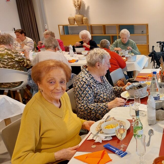 'Als de R in de maand is, smaken de mosselen het meest!'
Iedereen knikt bevestigend 😋  #wzbw #woonenzorgbedrijfwervik #wervik #geluwe #activiteit #TerDrapiers