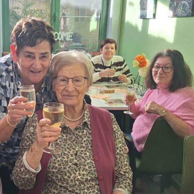 Happy birthday, Georgette 🥂🥳  #woonenzorgbedrijfwervik #wervik #geluwe #wzbw #groepswonen #DeCompagnie