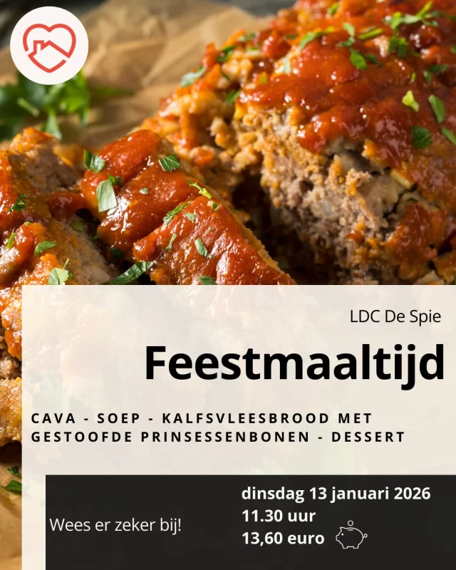 We toveren ons dienstencentrum in tot een echte restaurant. Smakelijk!!
