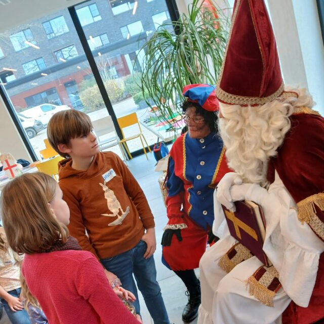 Gisteren stapte Sinterklaas binnen in LDC De Spie.
En ja hoor … ook dit jaar waren er geen stoute kinderen!