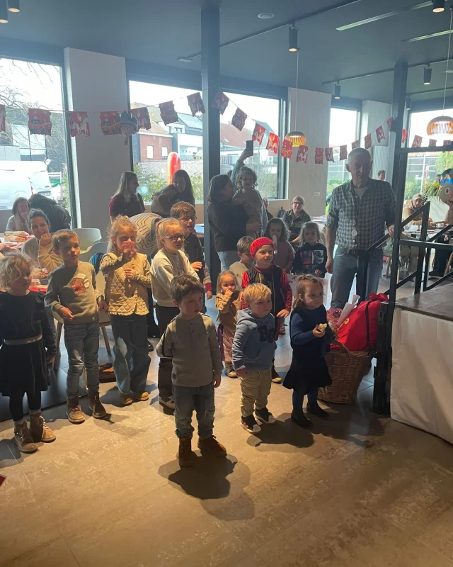 Nog enkele foto's van het bezoek van Sinterklaas en zijn pieten.