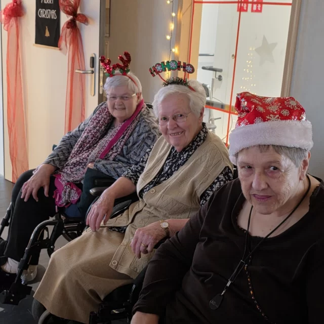 En tot slot gaan ze in De Slijter ook goedgemutst naar de kersttafel!!