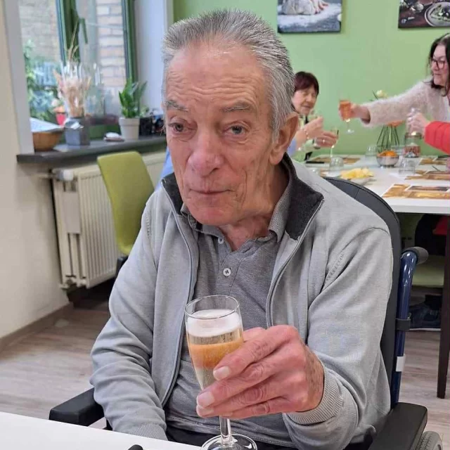 We blikken terug op de verjaardag van Christian! Hij werd 70 jaar, een nieuwe voordeur 🥂🥳