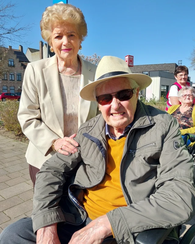 Daar is de lente, daar is de zon, daar zijn de wekelijkse wandelingen!