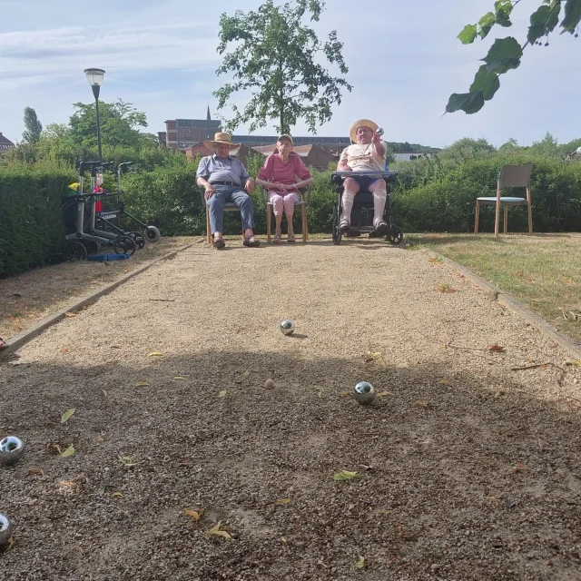 Onder een stralende zon en met een spelletje petanque wanen we ons even in Zuid-Frankrijk.