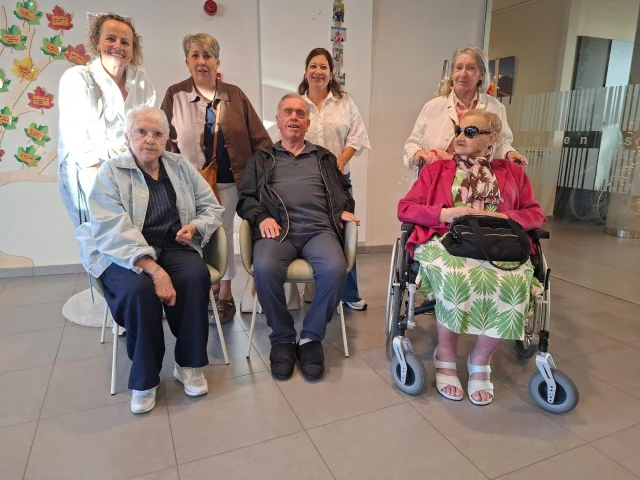 De volgende groep van WZC Het Pardoen staat klaar voor vakantie met zon en zee!!
