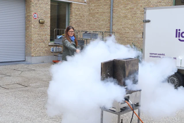 Theorie en praktijk tijdens de opleiding kleine blusmiddelen. Zo blijven we investeren in een veilige woon- en werkomgeving.