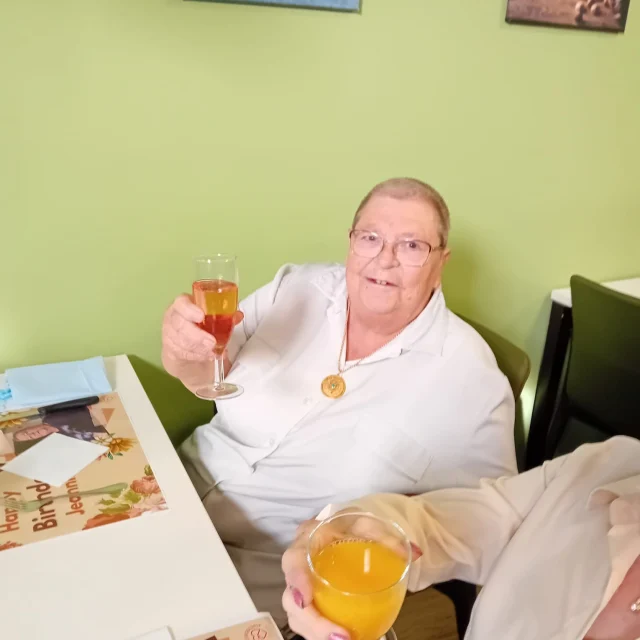 Jeannine mocht 81 kaarsjes uitblazen! Dit werd uitgebreid gevierd 🥂🥳