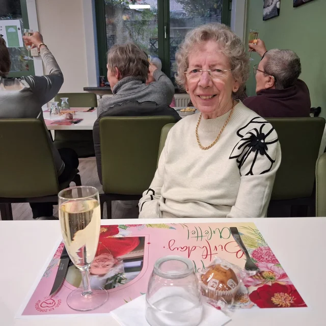 Arlette was jarig en hierop werd geklonken 🥂